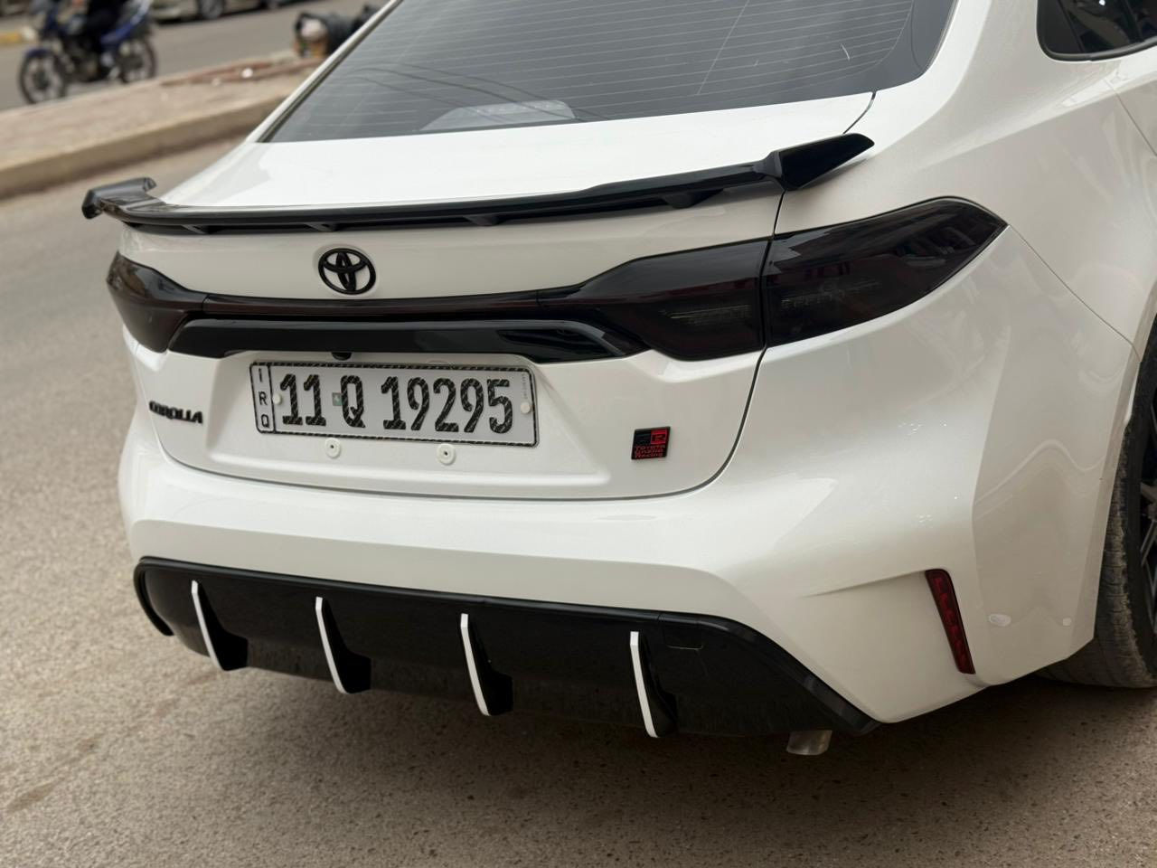 سلام عليكم كورلا GR 
موديل 24 سياره جديده 
رقم بغداد شبه مميز 
سياره بيها كماليات فول 
كفاله سياره 
سعرها 166 بيها مجال قليل 
ماشيه 23 الف 
مكان سياره رمادي 
***********
