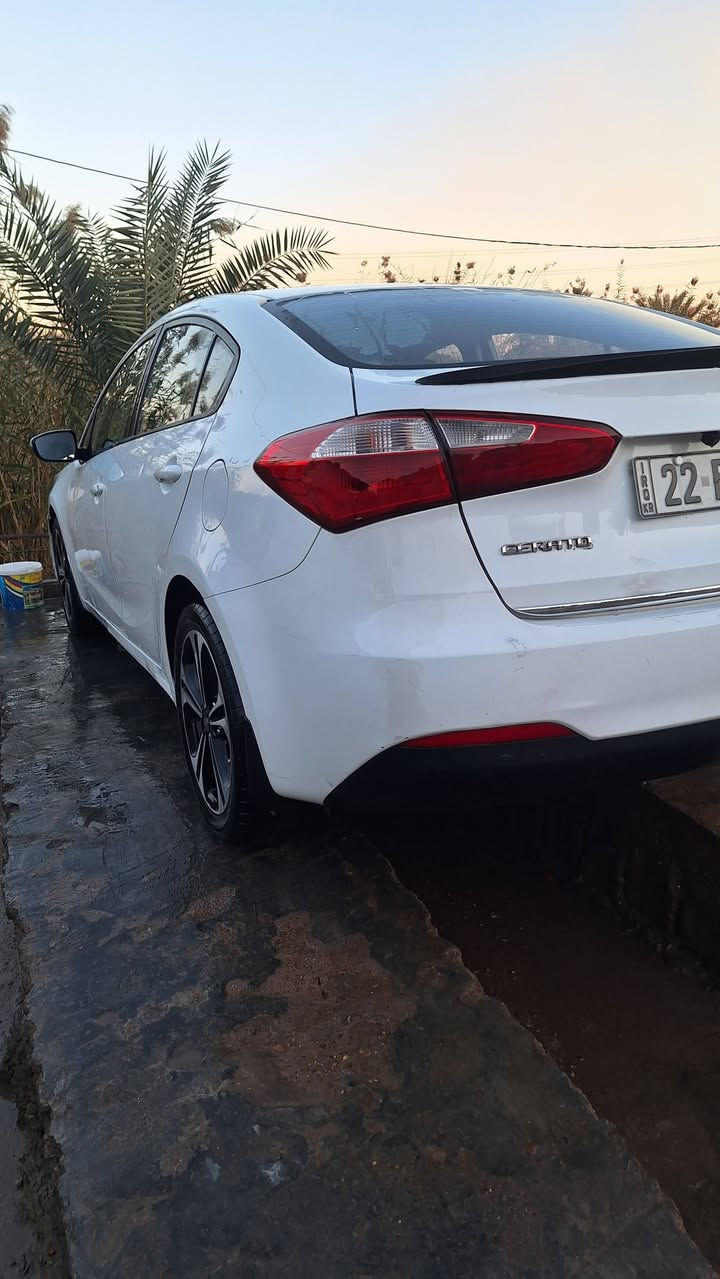 السلام عليكم
كيا سيراتو موديل ١٤ خليجي رقم اربيل الجديد وسنوية جديدة سيارة جاهزة من كلشي مكينه وكير مامفتوحات صدر جديد تبريد تدفئة اي نقص مابيها السيارة صبغ بيها شبر بالبنيد ولداير مال جاملغ فقط 
السعر ١١٠ 
للاستفسار ***********
