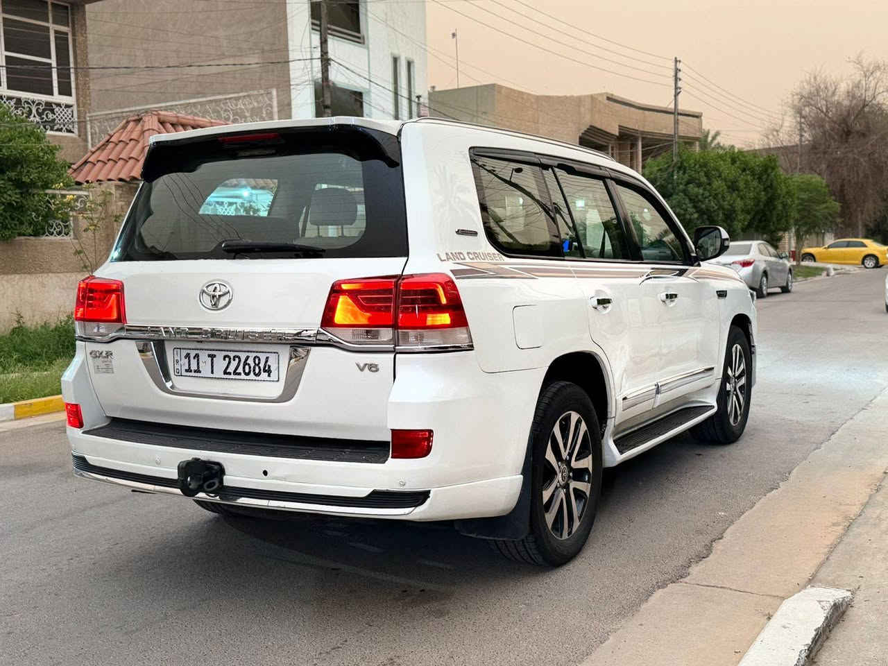 سلام عليكم 
لانكروز GXR
2011 ستينيه محدثه تحديث كامل 
سياره بلاديه بدون حادث 
فقط تحديث وصبغ 
مكينه كير صدر خير من الله 
تخم تاير جديد 
تبريد عل وضع البلاد 
سياره كلش جديده اي نقص مابيها 
رقمها بغداد بسمي هزه سنويه جدد 
مكانها بغداد 
السعر 270 بيها مجال للشراي 
للاستفسار *********** بغداد, العراق
