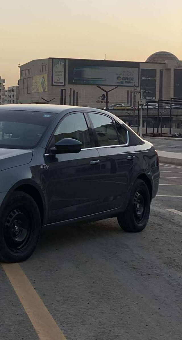 جريـمة هيج سيارة صنع الماني ومليانة مواصفات 
وبسعر النترة سكودا أوكتافيا 2019 ألماني الصنع 🔥
سيارة اقتصادية شبابية عائلية بنفس الوقت
جاهزة للاستعمال فوراً مكفولة وضع شركة
نظيفة جداً مسافة مقطوعة فقط 47 ألف كم

الرقم: بغداد الدولي الجديد باسمي
التحويل: مباشر باسم المشتري

مواصفات وميزات السيارة:
• محرك 1600 MPI اقتصادي وقوي
• گير أوتو + عادي (6 نمر)
• شاشة كبيرة + شاشة وسطية
• كاميرا خلفية + رادار + توقف ذاتي
• حساسات خلفية مع إنذار صوتي
• تبريد قطعتين منفصل + تبريد جكمچة
• كشنات خلفية قلاب ومنفصل
• إضاءة LED خلفية + إنارة ترحيبية
• لدات داخلية متغيرة الألوان
• تحكم كامل من الستيرن + مثبت سرعة
• ماسحات أوتوماتيك مع حساس مطر
• لون خارجي رصاصي أنيق – داخلية أسود × بيجي

ال💎ــسعـر 🟥 :: رقم (1) تلـقـائـي 📮

رقم صاحب ســـيـارة ::***********
