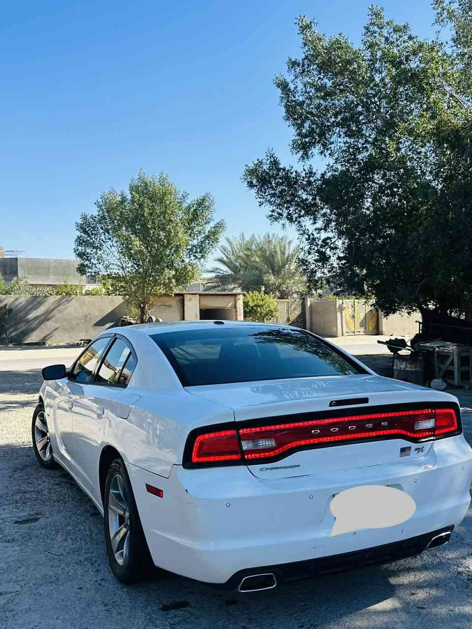 جارجر ١٣ ارتي مكينه ٥٧٠٠
فول عدا الفتحه رقم بغداد بااسمي تحويل ثاني يوم حادثها بيبان جهه السايق وبارد بل جاملغ الامامي بدون ايرباك
*********** 
السعر ١٤٥ وبيها مجال
