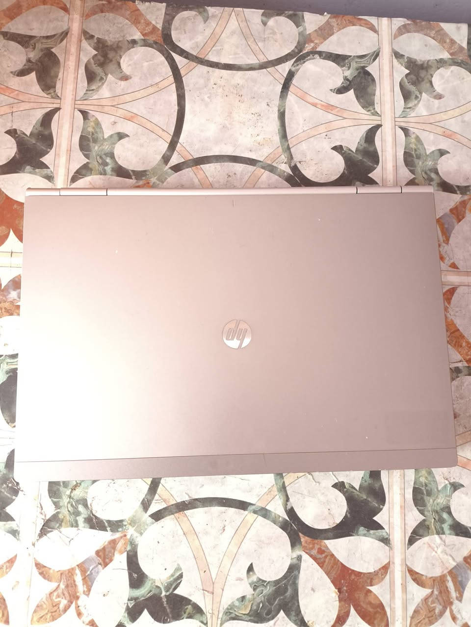 لابتوب hp  للبيع سعر هاص رقمي*********** مكاني البصره قضاء المدينه الهوير.
