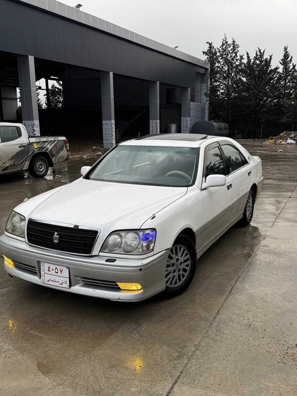 سەرەتا بەناوی خوای گەورە
مەلیکە ٢٠٠٢ 
پیش عییونی دوا کریستاڵ 
مووس موووس 
٣ دووگمەی ناوزەرد پەردە
سڵاید 
هەموو گیانی بەشەرت 
بەشەرتی گێڕ و مەکینە و تەبردید و کەڤەر گۆڕا و شەنسی کۆسسەرە هەمووی بەشەرت 
شوین سلیمانی 
ژ.م ***********
گۆڕینەوە ناکەم بەس فرۆشتن سعری 
٤٨ گەڵا و معامەلەیەکی برایانە
