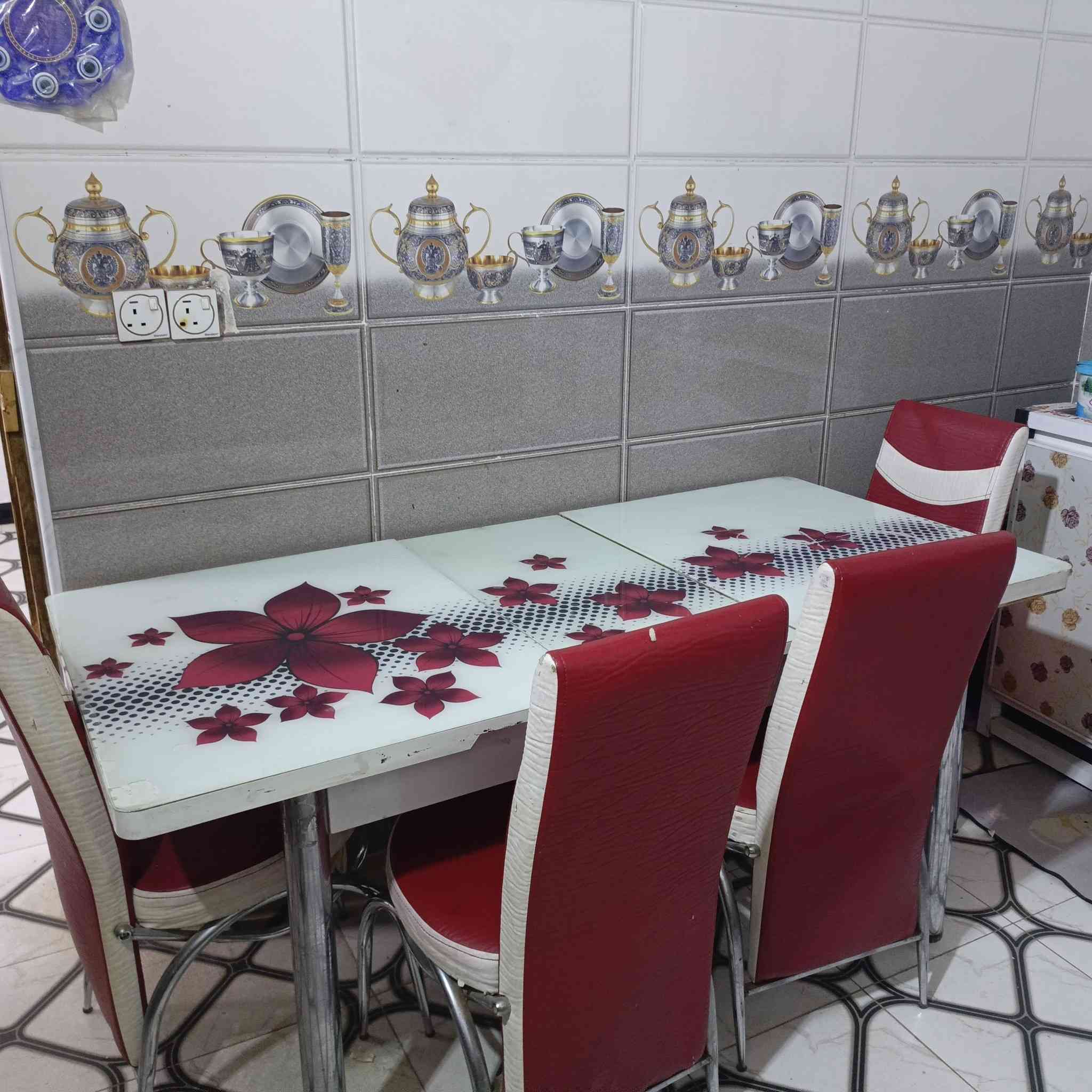 ميز طعام مع ٦ كراسي نضيف  السعر 100 الشراي خاص


**إذا كنت صاحب هذا الإعلان وتريد حذفه لأي سبب، رجاءا أرسل رسالة إلى الدعم الفني**