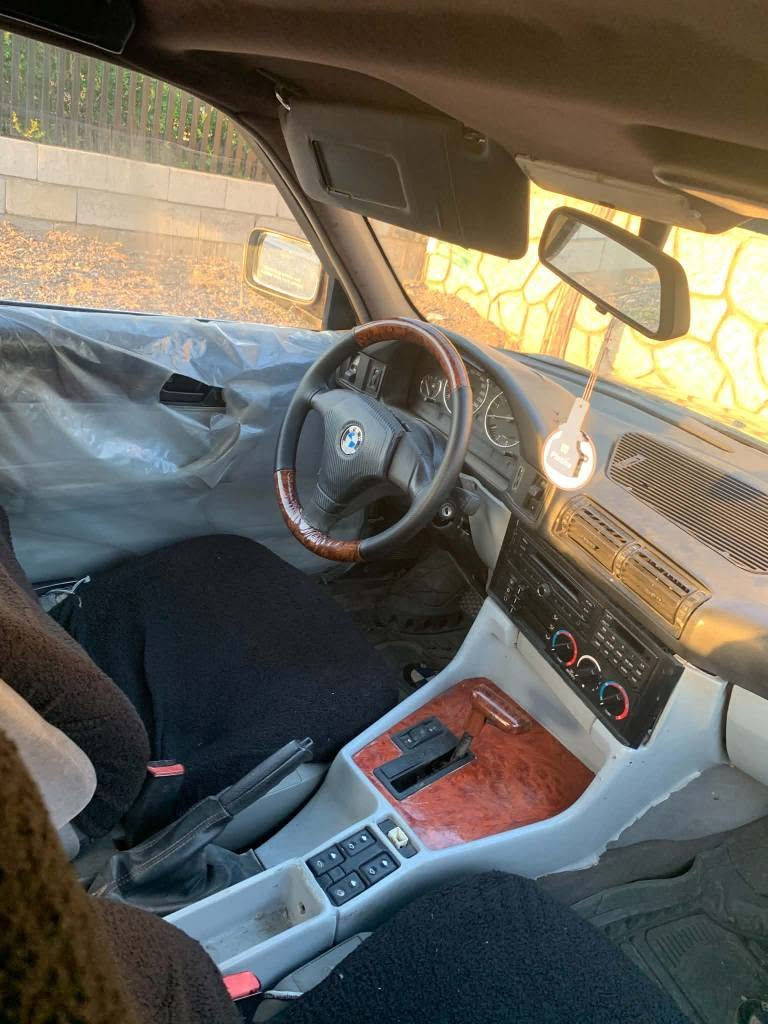 سلاو هاوڕێیان
BMW 520 مەکینە سەقەر دەبڵ دیجیتاڵ مۆدێل ١٩٩١ تەبرید
 ساردو گەرم بەشەرت ٤ جام کارەبا هەموو گیانی ئیش ئەکات
سەناوی پلاستیک بە شەرت
٢٢$
شوێن سلیمانی
*********** WhatsApp viber السليمانية, العراق
