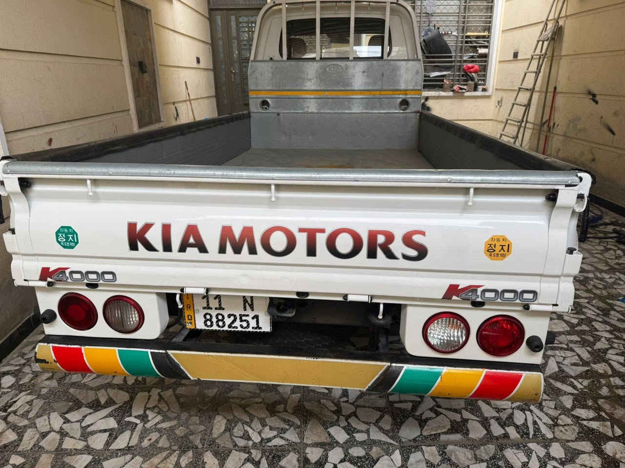 كيا فحل مفتوح موديل 2021رقم بغداد انكليزي
مكينه 4000جديده لا صرف ولا بخار ولا تنقيص وكير ومكينه واكسل وشاصي ورقم شاصي كل مكفول تخم تاير جديد تاير خلفي 14 وستد 27 وتانكي الكاز محور 120لتره 
سياره جديده مامتعوبه ماشيه 120 حقيقي 
سياره مكفوله كفاله عامه لا ضربه ولا صبغ ولا تبديل عد بارد اصبعين والباقي مكفول شرط التحويل سياره جاهزة لشغل 
العنوان بغداد الاورفلي السعر 167وبيه مجال بسيط الرقم ***********
