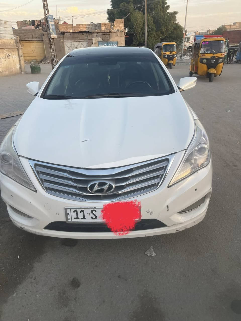 ازيرا 2012 رقم بغداد ابيض صدفي بيها ربع  خلفي موضح بالصور بيها ملاحظات مكان السيارة بصرة الفيحاء خلف المحافظة *********** السعر 100
