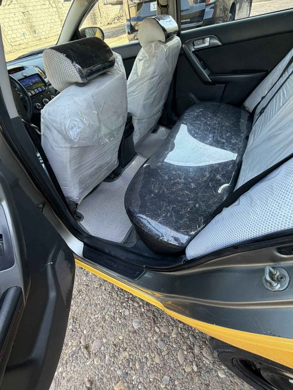 السلام عليكم فورتي 2010 حادثه طخه جاملغ خفلي بدون دواخل مكينه 2000 دوش كير مكينه حداديه كفاله مكاني بغداد السعر 80وبيه مجال بصيط سياره نضيفه ***********
