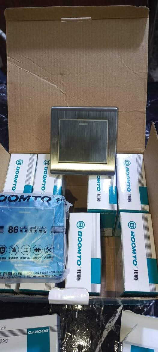 سلام عليكم عندي 100 نقطة كهرباء كلهن نفس الشي ونفس اللون مهتم يتصل عليه *********** كلهن احسبهن 80 الف
