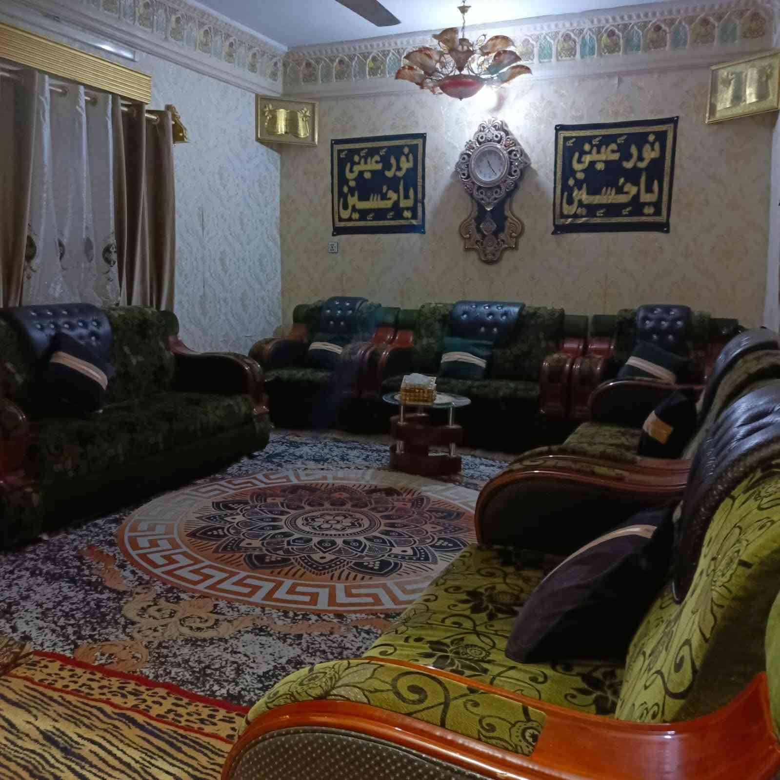 بيت للبيع منطقة المصب العام قرب تقاطع المساحة 350م الواجهه 16م قرب تقاطع الرايه  طابقين الطابق الأول 3غرف واستقبال وصاله كبيره ومطبخ حار وبارد وكراجين و  والطابق الثاني 3غرف واثنين نظام سويت ومخزن و4أسطح وعلى شارعين السعر 720مع مجال 
***********
