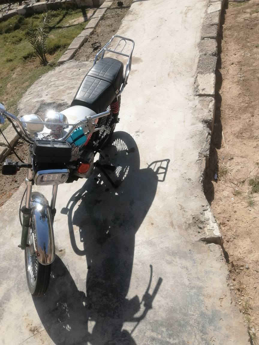 السلام عليكم دراجه للبيع السعر 250 وبيها مج       ***********
