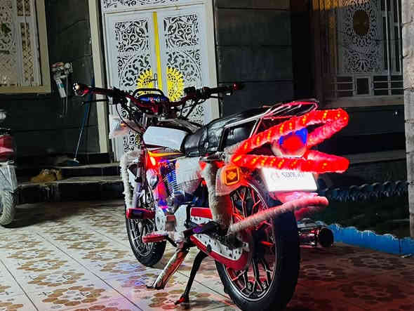 السلام عليكم 
ماطور ايراني نامه برو محرك 200cc مكفول موديل 2025وجاهز من كلشي مال جناي ونظافة شوفة عينك المحرك سبانه ممدود علي تعال افحص وشوف بعينك سعره 900 وبي مجال ♣️"

التواصل واتساب 

صاحب الدراجة:***********
