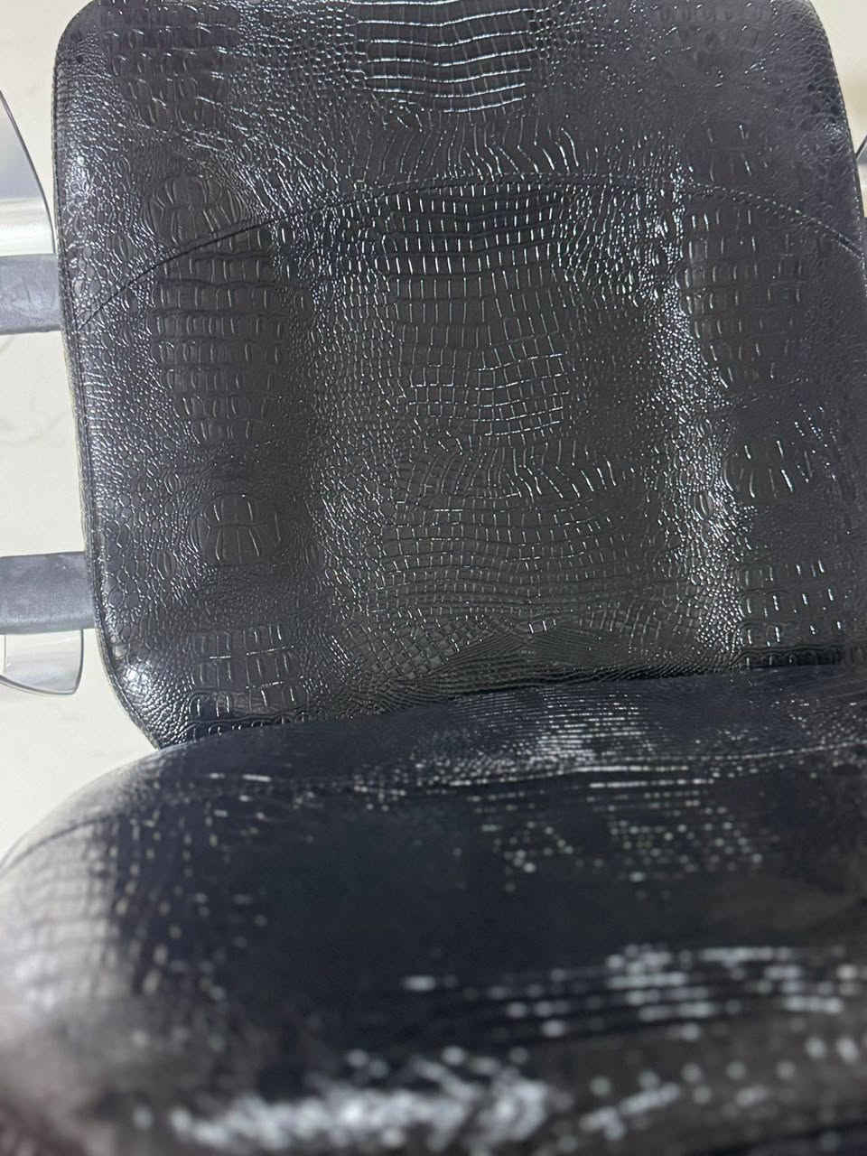 كرسي حلاقة كلش نضيف وجديد 

مكان بغداد 
بيع مستعجل اليوم او باجر 

***********

ب100 قفل
