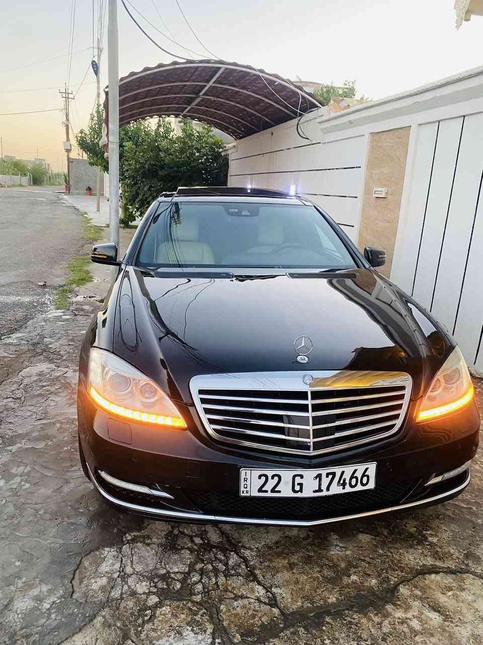 السلام عليكم
مارسيدس 2011 S350
مواصفات السياره هوايه نذكر الي نكدر عليهن 
السياره مكفوله من الصبغ والتبديل والسونار مرفق اسفل المنشور 

1- بانوراما 
2- تبريد تدفئه كشنات
3- تبريد امامي خلفي حتى التكم
4- رادار امامي خلفي
5- بجم زينون بلادي
6- بكلايتات LED
7- تلفون خاص بالسياره
8- سيدي جنجر
9- بردات جانبيه وخلفيه كهرباء
10-الباب الخلفي طويل ( رئاسي)
11- بيبان شفط
12- صندوك شفط
13- صندوك كهرباء
14-مرايات للي جالس في الخلفي 
15-جوبلسات لصود ونزول السياره حسب وضعية الطريق
16- محرك 6 سلندر
17-تحكمات البانوراما والبردات من البيبان الخلفيه ايضاً
18- تجوات الخلفيه كهرباء
19- هاند بريك كهرباء اوتوماتك
20- توقف ذاتي عند جسم امامك رادار
21- مرائات وسطيه كهربائيه
 السعر (240)
السياره للبيع او المراوس 
*********** حمزه
