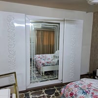 للبيع غرفة نوم تركية خشب ثقيل تتكون من كنتور سلايد ودراور 4 مجرات وميز...