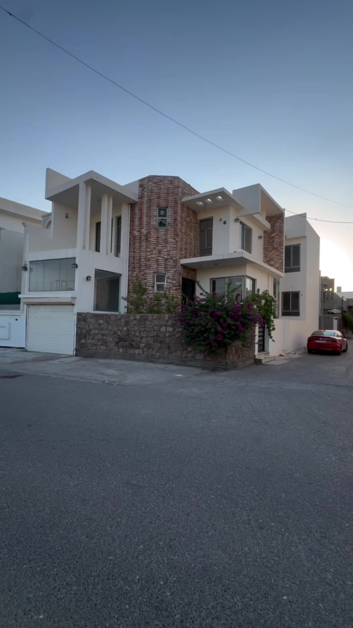 اعلان (351)
🏡 دار للبيع – ركن في أرقى مناطق كركوك ✨
فرصة مميزة لامتلاك دار فخم في موقع راقٍ وهادئ، قريب من جميع الخدمات.
📍 الموقع: طريق بغداد – خلف إعدادية كركوك المهنية
✔️ قريب من طريق بغداد
✔️ قريب من المحافظة القديمة
✔️ قريب من مول أوف كركوك
📐 المساحة: 210 م² (ركن)
⭐ مميزات الدار:
تصميم فاخر وتشطيبات راقية
سقوف مغربية
نظام دكت (تبريد وتدفئة) كامل
كراج دفن مع  مسبح مع غرفة نوم في الطابق الأرضي
🏠 تفاصيل الدار:
الطابق الأول: حديقة مطبخ كبير مفتوح مع الهول . استقبال واسع حمام غرفتا نوم حمام كامل
الطابق الثاني:  غرفتا نوم، إحداها سويت مخزن مطبخ حمامات كاملة تدفئة داخل السيراميك
💰 السعر: مناسب جداً مقارنةً بالموقع، المساحة، ومستوى التشطيب.
-------------------------
لمعرفة السعر علق ب (تم)او مراسلة الخاص او اتصال على الأرقام  📲👇متوفر واتساب 
***********
***********
***********
قناتنا على تيلكرام👇
https://t.me/Azalreal0
نستقبل جميع العروض الطابو السكنية والتجارية في كافة مناطق كركوك 🏡🏢✨
#AZAL_EMLAK

#ابني_بيتك_عقارات_كركوك_تطوير_عقاري
 #عقارات #عروض #عقار #عقاراتي #عقاراتللبيع #عقارات  #كركوك #عروض #شارع #عقاركركوك #عراقيين #مجمع #تسعين #غرفة #بغداد #بغدادالعراق #عراقيين #عروضات #عروض #كركوك #ايجار #ايجارات #بيوت #شقق #فلل  #دار #دادارللبيع
