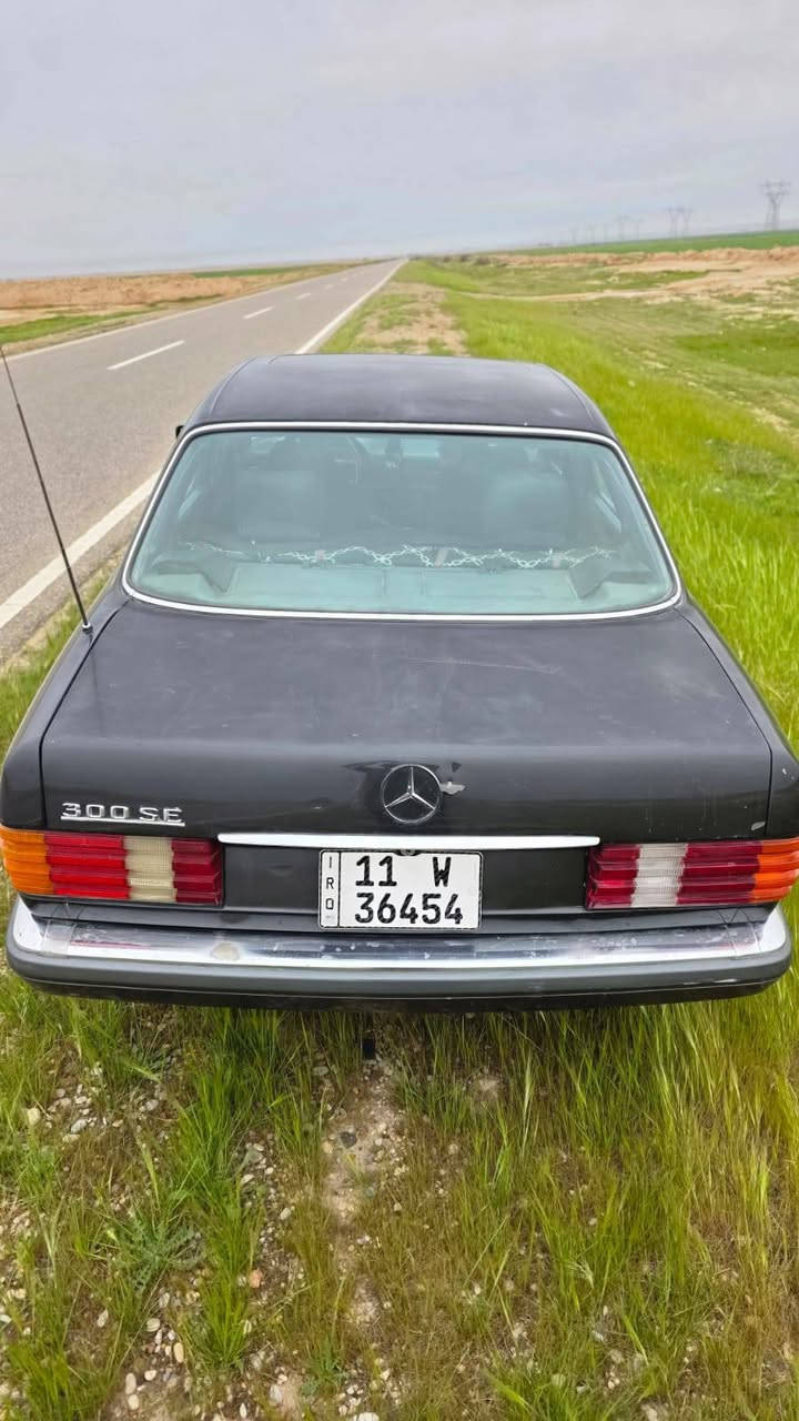 السلام عليكم 
مرسدس رأسي باب قصير رقم بغداد دولي محرك ياباني 3000ابشرط اسلايت طكتين 
موديل 88السياره جديده بشرط شراي اتصل ع الرقم ***********الموقع ديالى 
السياره مال جني السعر 50
