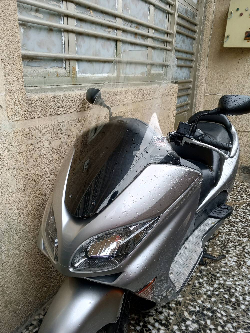 بغداد الشعله دراجه فورزه 09كرستال رمبه رايدها1,350,000بيها مجال كفاله عامه محرك و كفرات و كهربايات وديها 1000فيتر محرك ما مفتوح كفرات بلاديه