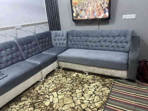 ديوان عشر مقاعد بالة اصلي مو سوكي مدرشم جديد للبيع السعر 375 وبي مجال 
***********
