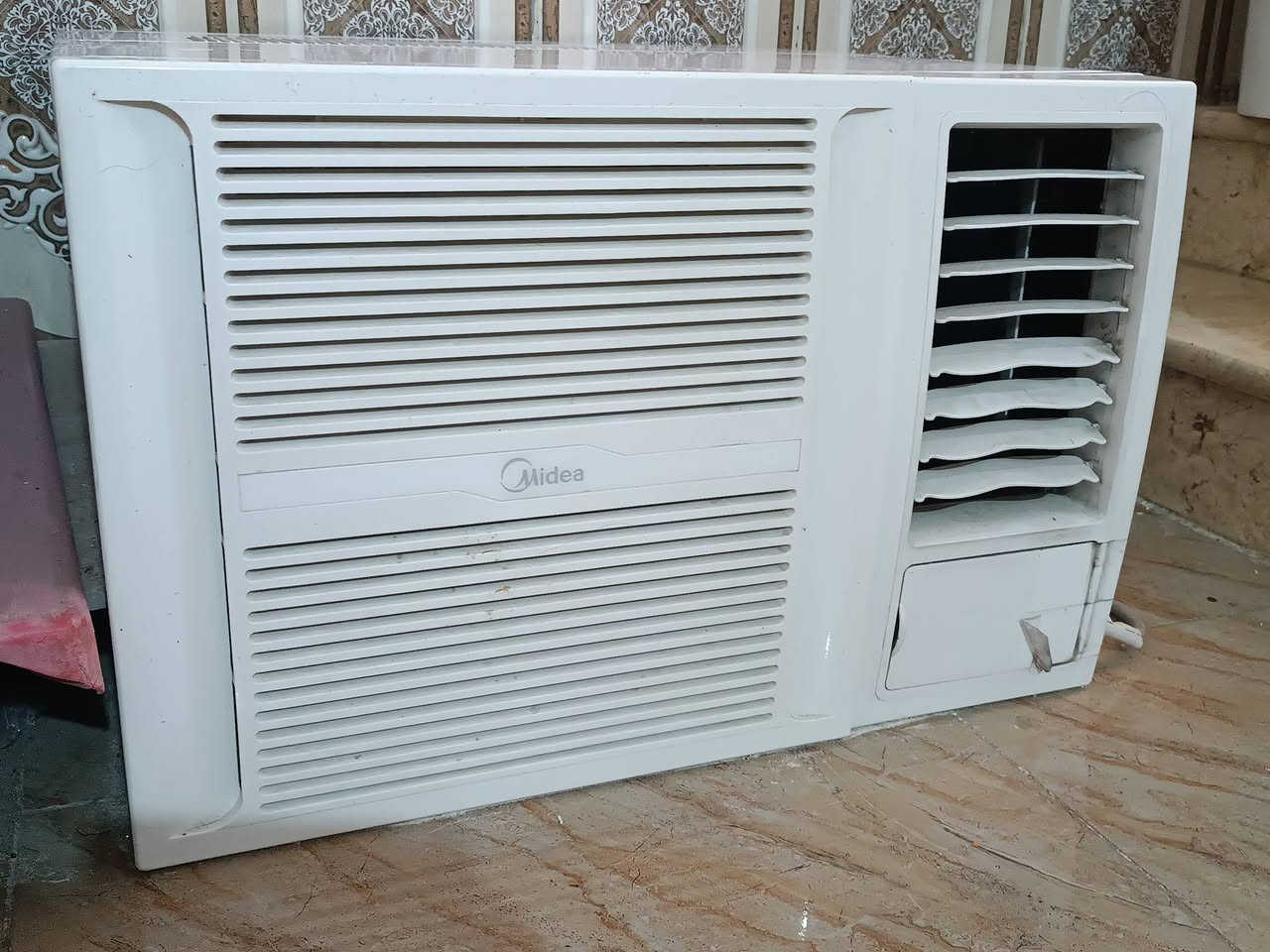 سلام عليكم مكيف ميديه طنين ما داخل تصليح  مشتغل موسم واحد مكان العبيدي  سعر 275 وبي مجال ***********
