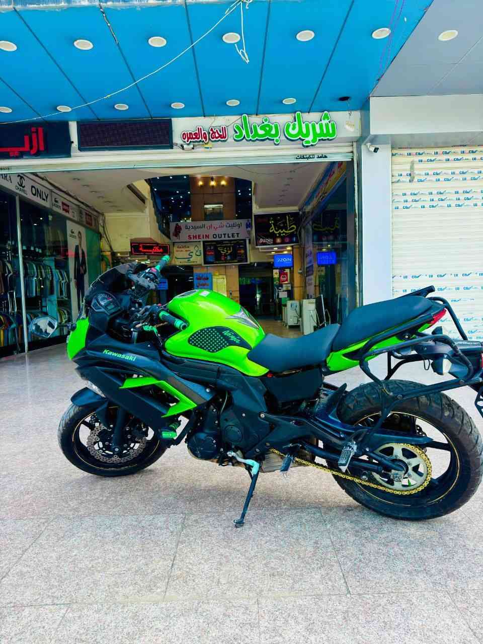 السلام عليكم
Kawasaki ninja 400 special edition 
2014
رقم وسنوية بأسمي.
دراجة مكفولة وبلادية من طول للطول كلشي بيهة بلادي 
واددامة كاملة من كل النواحي 

للبيع الشراي يتواصل وياي
واتساب 
***********
