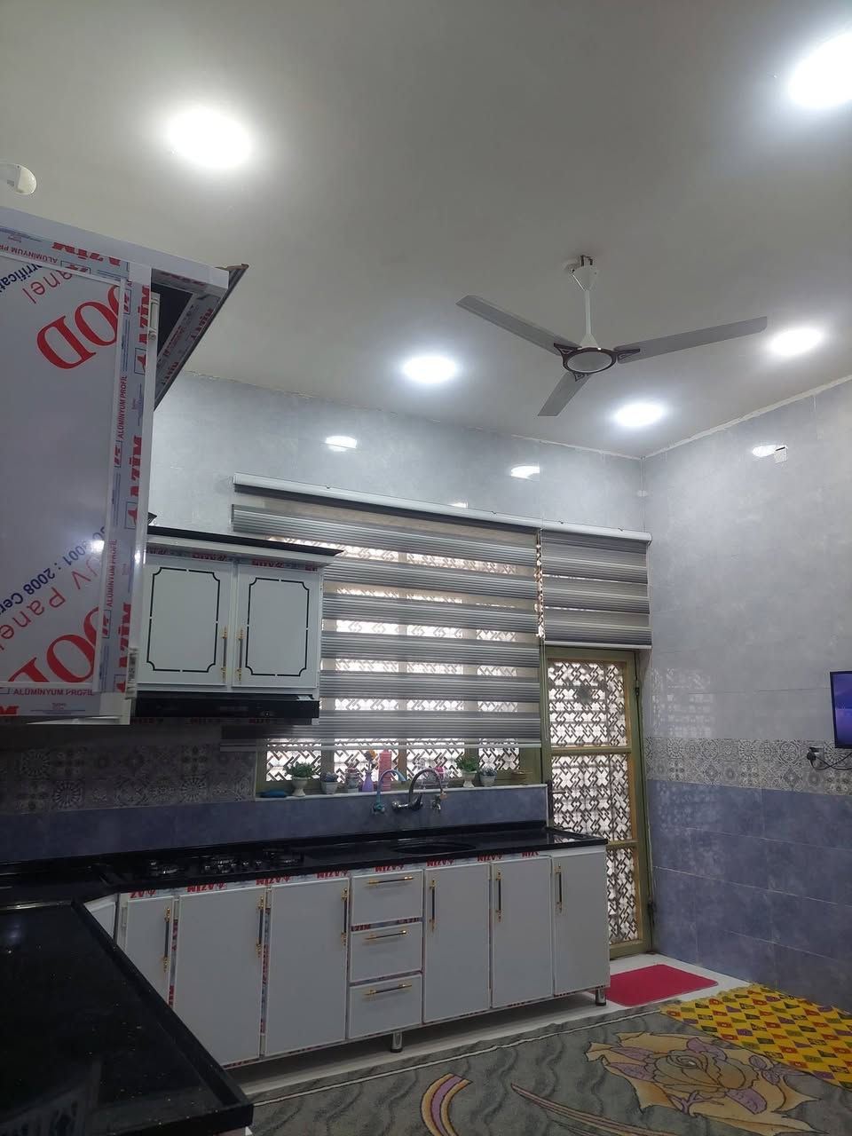 بيت طابو صرف مطلب اسكان ب٢٠٠هوه وطلبه مع تغير كفيل المكان حي جزائر مقاطعه 5مقابيل المطار مساحته 200متر  بظهر الوجه ***********
