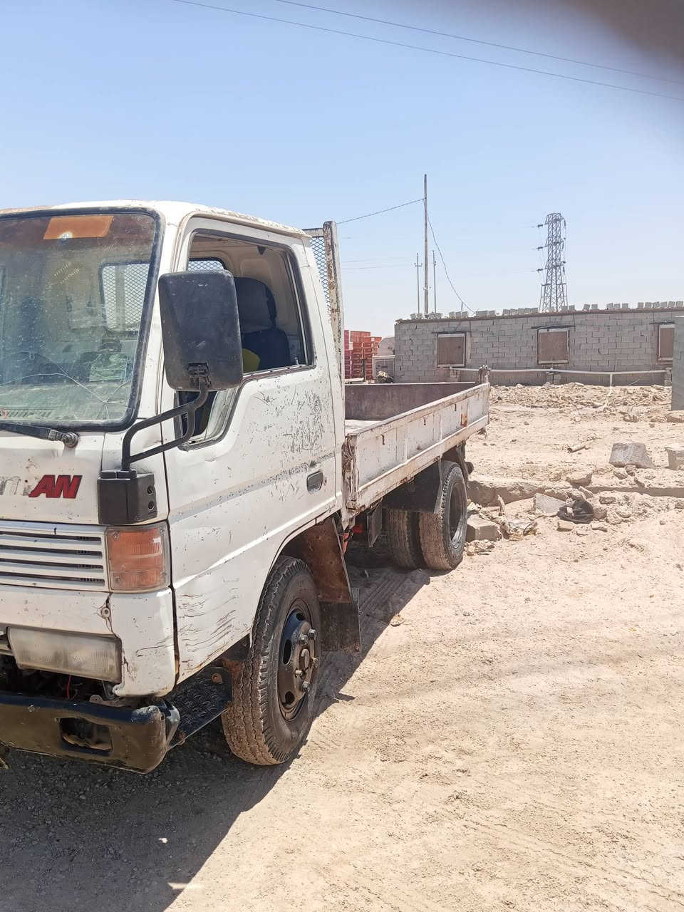 السلام عليكم كنتر مازدا قلاب للبيع موديل 2000 اصل ماكينه كير مكفول عام تخم تاير زوج باتريات كهربائيات كلها شغاله المكان ناصريه قضاء رفاعي السعر 40 //***********/***********
