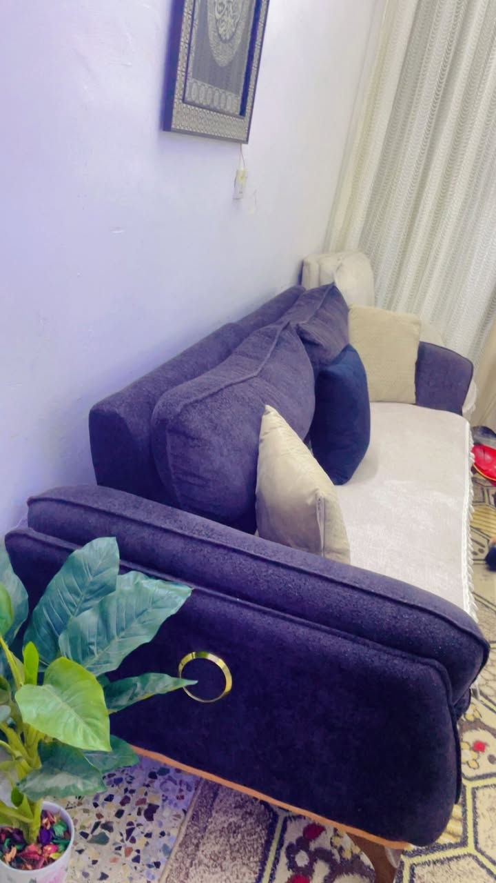 اغراض منزل نضيفه جدا للبيع
برده مترين مبطنه

مليكانه 

قنفه ثلاثيه تركي ثقيله جدا تنفتح سرير مع مفرش و٣ كوشات 

مدات ٢ نفس الشكل

موكيت ٢ نفس الشكل 

ميز بلازما تعليك ويرهم بالكاع وبي ارجل اربعه 

كاونتر جاهز مو تفصال 

الاغراض كلها نضيفه ومبيها اي ضرر


**إذا كنت صاحب هذا الإعلان وتريد حذفه لأي سبب، رجاءا أرسل رسالة إلى الدعم الفني**