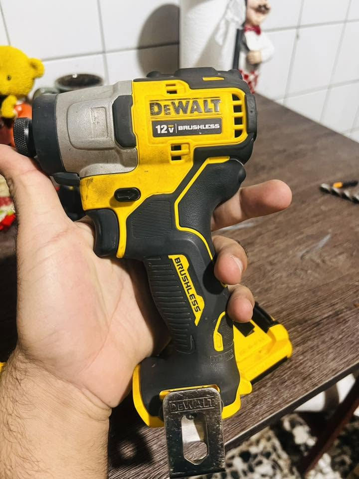 السلام عليكم  كل القطع مستخدمة اصلية وكالة مع وصل الشراء استخدام منزلي من ماركة DEWALT 

امباكت 12 فولت بروشلس موديل DCF801

ثقب همر 12 فولت فتح شد بروشلس موديل DCHO72

بطارية 12 فولت 3 A
بطارية 12 فولت 5 A 
شاحنة من 12 فولت الى 20 فولت موديل DCB107
سيت لبة دي ولت اصلي 

قيم واخلي سعرك


**إذا كنت صاحب هذا الإعلان وتريد حذفه لأي سبب، رجاءا أرسل رسالة إلى الدعم الفني**