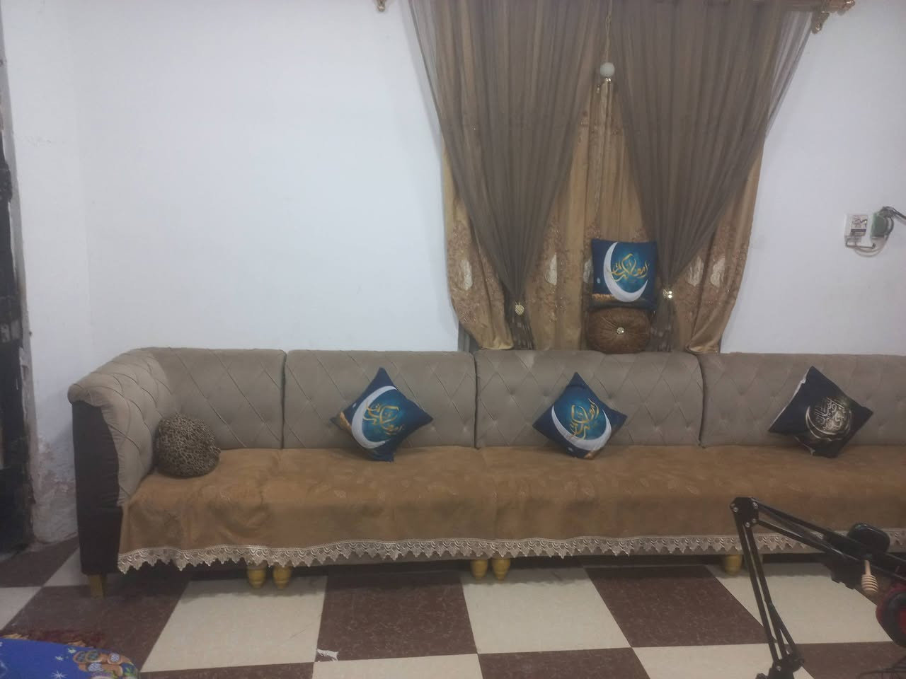 سلام عليكم تخم كويتي عشر أمتار رايده ب٤٠٠ ولشراي بخدمته مكاني بصره ابولخصيب مهيجران وشراي يدلل هاذ رقمي***********
