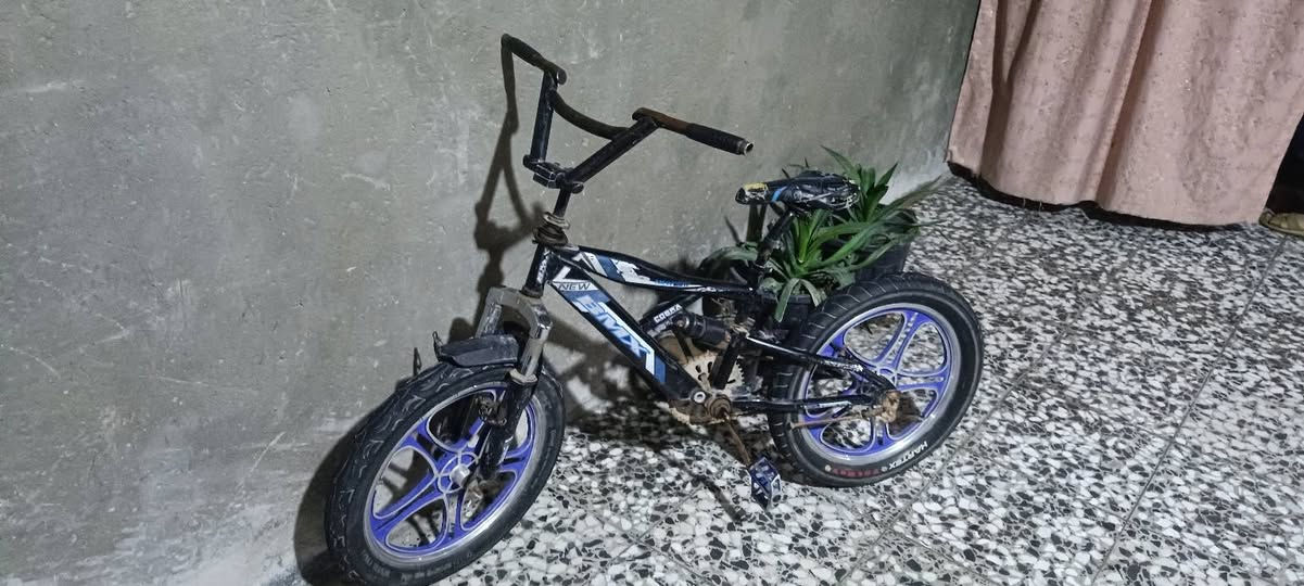 بايسكل للبيع حجم عشرين ابو دبلات وبريك بي ام اكس مابيه اي عيب *********** شهداء شارع البرج سعر 45
