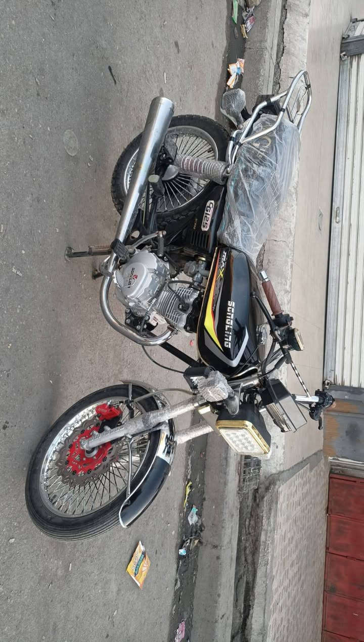 سلام عليكم
دراجه سولنك للبيع موديل 25محرك كبس مامفتوح فنفيس كهربايات شغاله بس الكيج مايشتغل السعر 575بيه مجال للشراي***********مكاني كركوك
