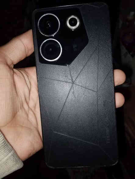 السلام عليكم ورحمه الله وبركات موبايل للبيع تكنو كومون20برو 5Gذاكره 256 نضافه 90/100 يحمل جميع التطبيقات 90فريم بوبجي السعر 225 وبي مجال مكاني نجف شارع مكتب الرشيد ***********
