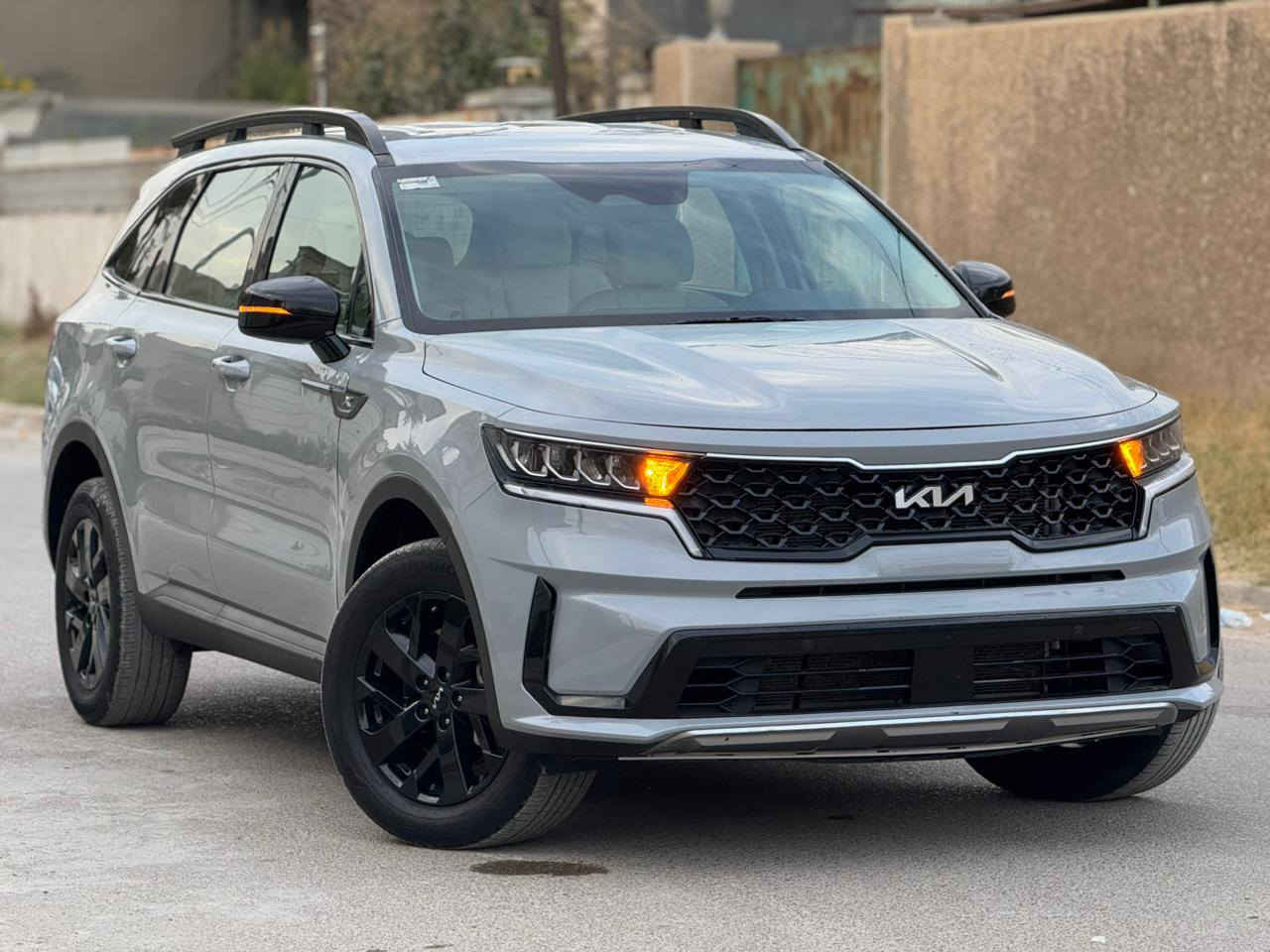 السلام عليكم
كيا سورنتو موديل 23 وارد امريكي ليبل واحد بدون تبديل حادثة طخط بصيطة واضحة عندك بل صور الحادث مواصفات السياره 
شاشة كامرة دوارة 
رادار امامي خلفي 
تحديد مسار 
داخل جلد 
كشن كهرباء 
محرك 2500
شحن لاسنكي 
7راكب 
داخل صاج
لايت زنون 4عدسات 
وباقي المواصفات معروفة السعر 240 وبيه مجال بصيط السيارة ماشية 16الف مكاني بغداد حي اور ***********
