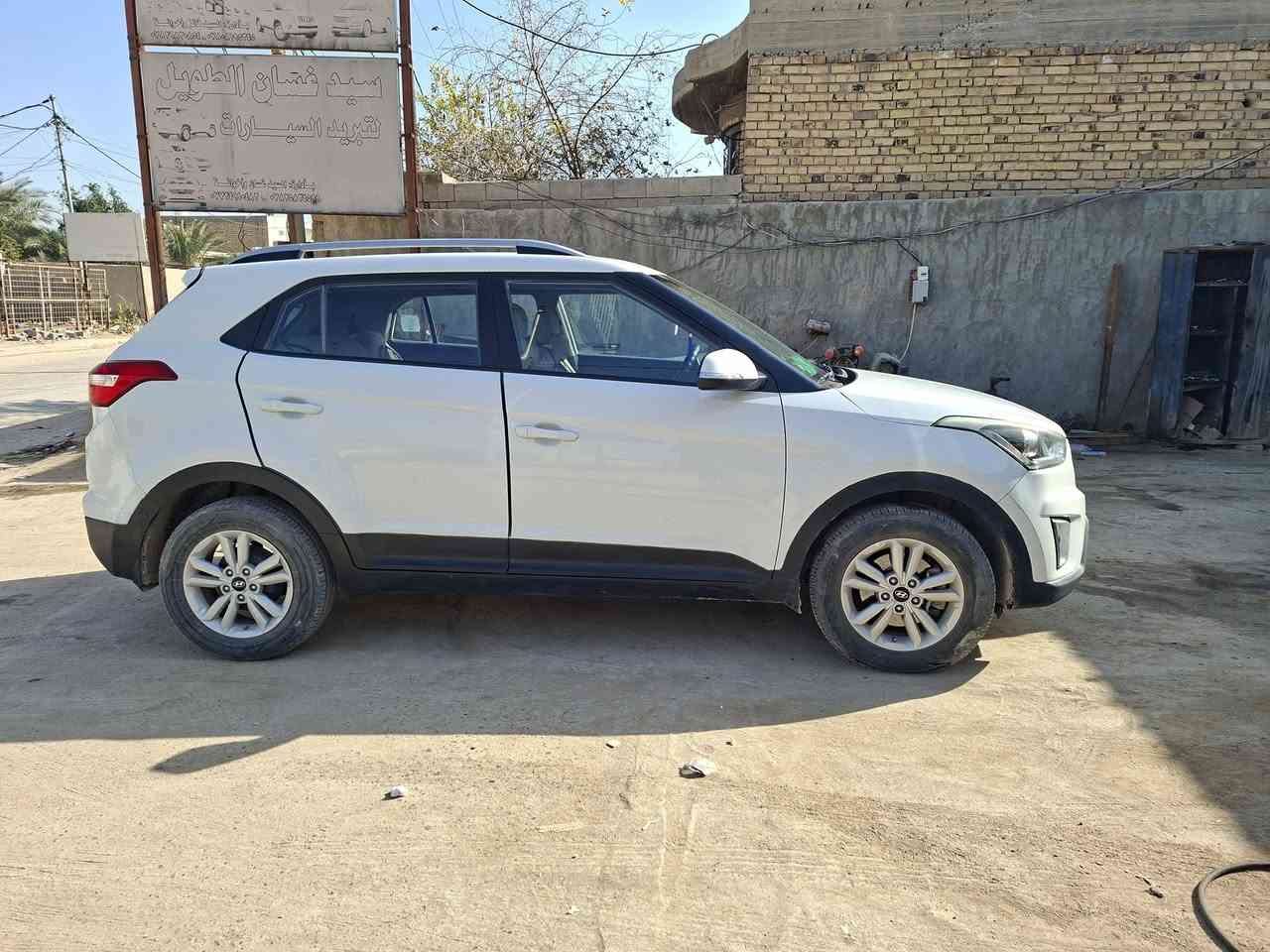 السلام عليكم 
هونداي كريتا موديل ١٦ بأسم صاحبها مكفوله كفاله عامه عدى رصعات بسيطات سياره جديده برغي ممفتوح بيها  على وضع الشركه 
اخوان السياره مو الي مكلف بنشرها السعر خابرو صاحبها 
مكانها نجف مشخاب
***********
