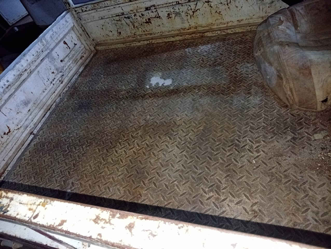 سلام عليكم ستوتة للبيع موديل 2018  .رقم انكليزي تحويل ثاني يوم  السعر 1400 وبيهة مجالل العنوان كوت حي الجهاد: الشراي يتصل ***********
