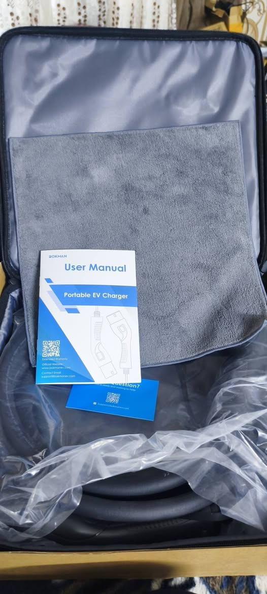 للبيع: كيبل شحن سيارات كهربائية BOKMAN (جديد)
​المواصفات:
​النوع: Type 2 to Type 2 (المعيار الأوروبي).
​القدرة: 22 كيلو واط (22kW) - يدعم الشحن السريع.
​التيار: 32 أمبير (32A) / 3-Phase.
​الطول: 5 أمتار.
​الحالة: جديد تماماً، مع الحقيبة الأصلية وملحقات التنظيف.
​متوافق مع:
​فولكس واجن (ID.4, ID.6, ID.3).
​مرسيدس، BMW، أودي، تسلا (المواصفات الأوروبية).
​جميع السيارات الصينية والخليجية التي تحتوي على منفذ Type 2.
​المميزات:
​يتحمل درجات الحرارة العالية ومقاوم للظروف الجوية.
​يوفر أقصى سرعة شحن ممكنة لمحطات الشحن العامة (AC).
​السعر: 100,000 دينار عراقي


**إذا كنت صاحب هذا الإعلان وتريد حذفه لأي سبب، رجاءا أرسل رسالة إلى الدعم الفني**