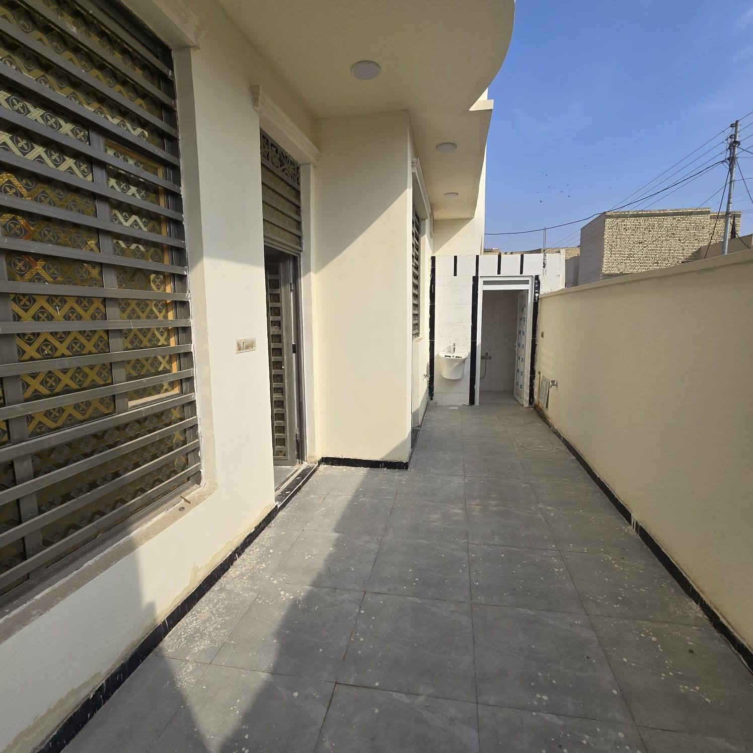 دار ١٠٠م مربع حي نهاوند الثانيه قرب المدارس طابق واحد شغل راقي جاهز للسكن
***********
