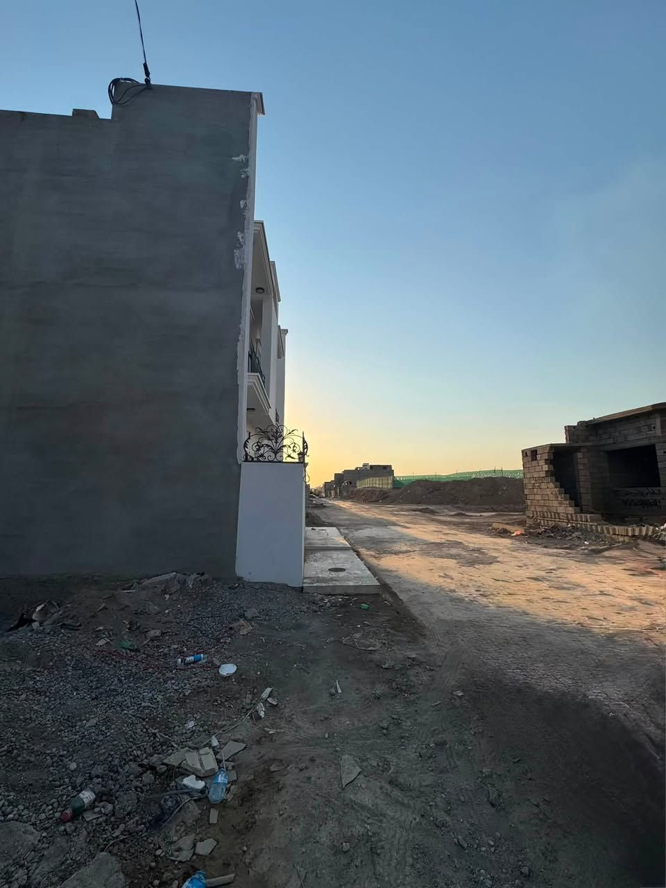 قطعة ارض للبيع ١٠٠ متر موقع مميز خلف مرطبات السيد
للاستفسار اكثر الاتصال على ***********.                              ***********
