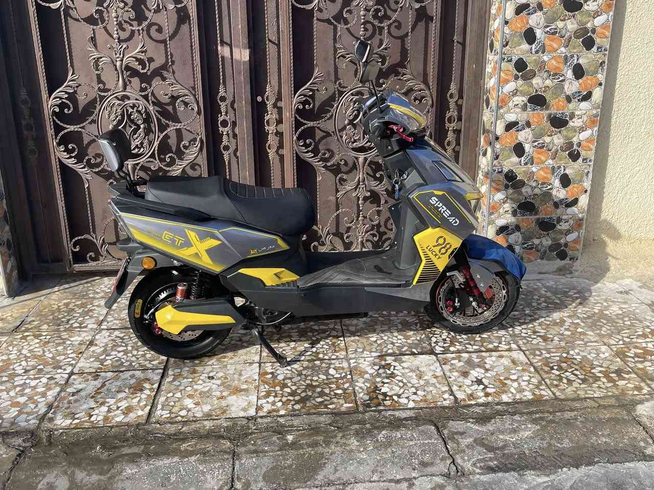 السلام عليكم دراجه شحن للبيع موديل 2025الدراجه خير من الله الدراجه كلش نضيفه ما بيها ولا عطل ثلاثه انضمه تشغيل سويج وبصمه وكارت الدراجه ملفها 3500 ملفها بعده جديد و عقلها بعده جديد وكلشي ما بيها ماشيه فقط 4000وكلشي ما بيها تجي وتجرّبها السعر 700قفل اني مستعجل على بيعتها كلش 
المكان حي الجهاد الرفاق 
الرقم :***********
