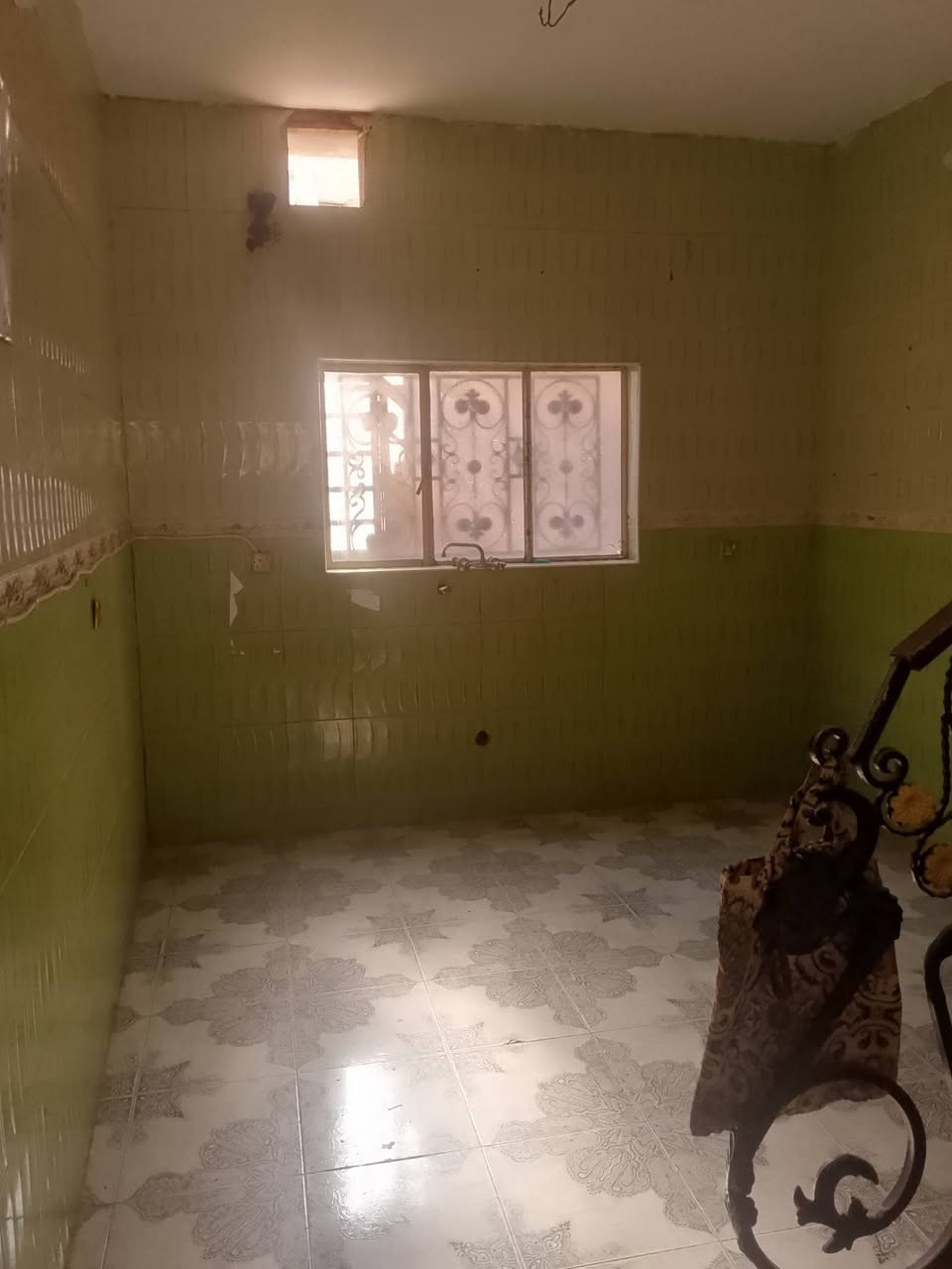 🏠 دار للإيجار – طابقين | موقع مميز في بعقوبة خان الوالوة
دار حديث البناء للإيجار بموقع ممتاز
📍 بعقوبة – مقابل لؤاي وقصي / السايد الثاني
تفاصيل الدار:
🔹 الطابق الأرضي:
صالة استقبال
مطبخ
صحيات
🔹 الطابق الثاني:
غرفة نوم كبيرة.بلكونة
مخزن
✨ البناء حديث
✨ الدار بالكامل سيراميك
✨ موقع هادئ وقريب من الخدمات.وبسعر مناسب 
📞 للاستفسار أكثر:
***********
📲 متوفر واتساب
