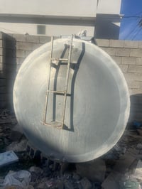 تانكي ٢٥٠٠ لتر للبيع استخدام قليل و خالي من زنجار سعره ١٧٥ الف 0771475...