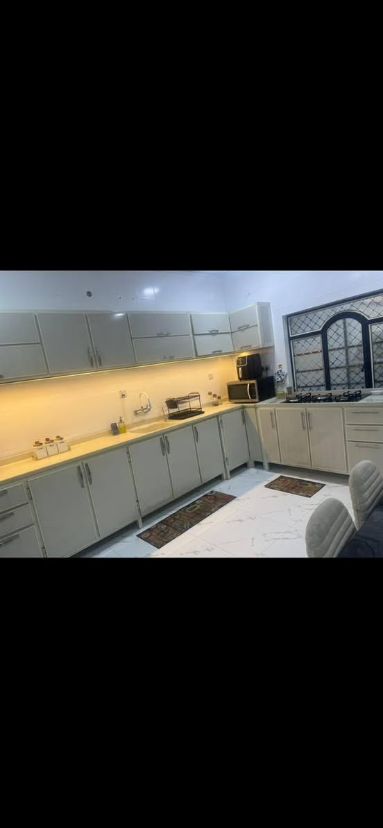 للبيع دار مساحه ٢٤٠ متر طابو صرف بناء طابوك طابق اونص
توله فروش قرب مدرسه جرير قريب من شارع عام
***********
