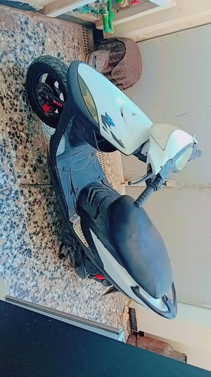 السلام عليكم للبيع دراجه ماكس عدله عوزه بس ملف داجه جديد سعر 275 وبيه مجال بسيط العنوان بغداد الرستميه يم الكليه العسكريه ***********
