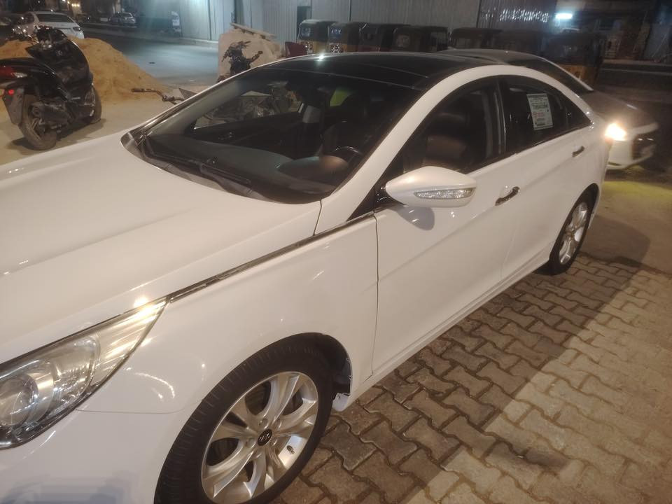 السلام عليكم 🫡 
سيارة سوناتا 2013 فول مواصفات 

بصمة 
فتحة
كشنات كهربائية 
أدوات 🛠️ كص جديد كوريا
محرك دوش 
فول السيارة 
بغداد استفسار (***********
