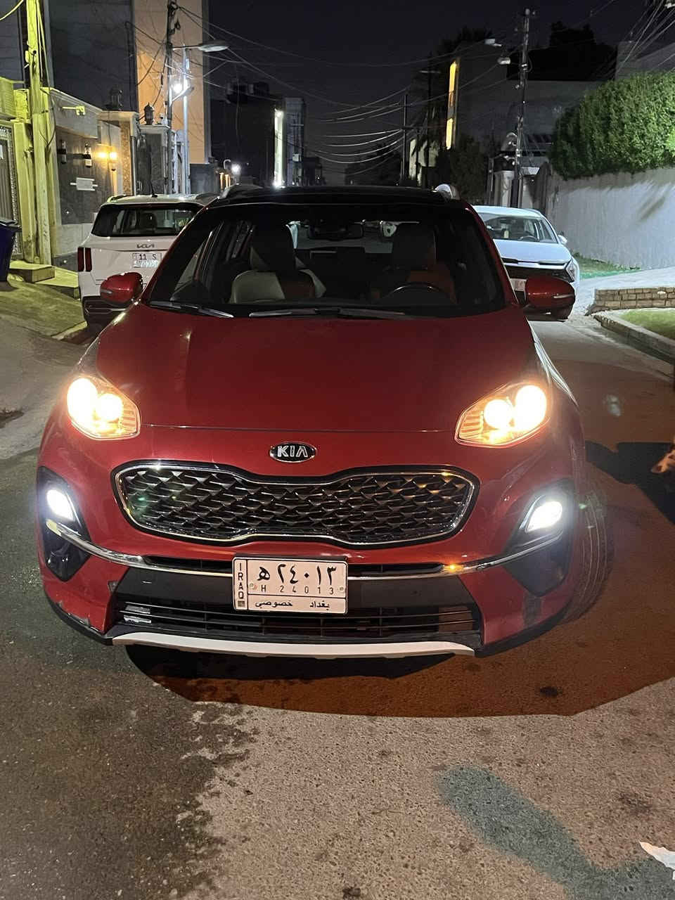 سبورتج موديل2021  :اللون احمر كرزي ،كير اوتماتيك ،المقاعد جلد شاموي ،محرك4 سلندر، جنطة كهرباء، سقف بانوراما ،مقاعد دگمة اوتماتيك، كأمره خلفيه ،مرأه جانبيه كهربائيه'رقمها بغداد، التشغيل بصمه وعن بعد' شاشه وحساسات ،ماشيه(99000km), للسعر والتواصل :***********
