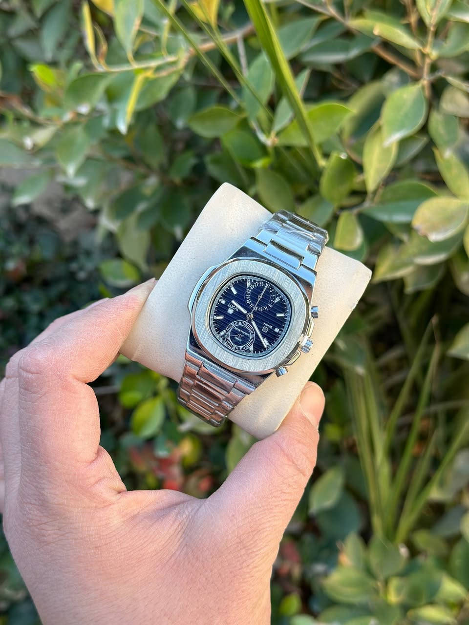 قمة الفخامة السويسرية بين يديك ✨

​لا تكتمل الأناقة إلا بتفاصيل تعكس شخصيتك. نقدم لكم أرقى موديلات Patek Philippe، الساعة التي لا تقتصر وظيفتها على معرفة الوقت، بل هي استثمار للأجيال.

​المميزات:

​تصميم أيقوني يجمع بين العصرية والكلاسيكية.
​دقة متناهية في الحركة والأداء.
​خامات فاخرة تمنحك شعوراً لا يوصف بالتميز.
​تتوفر الآن في المتجر بأسعار تنافسية. كن أنت صاحب البصمة الأنيقة في كل مكان.
ضمان المكينة سنة كاملة 
​📍 الموقع: النجف الاشرف
📥 للطلب أو الاستفسار: راسلنا عبر الخاص.


**إذا كنت صاحب هذا الإعلان وتريد حذفه لأي سبب، رجاءا أرسل رسالة إلى الدعم الفني**