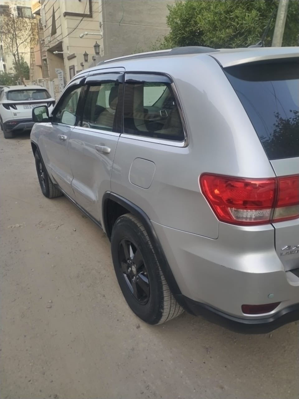 سلام عليكم سياره جيب موديل ١١ سياره جديده كلش مابيه اي نقص بيه بس بختين صبغ مال جراد بدون معجون او ضربه والباقي كفاله عامه سياره بسمي سنويه جاهزه من كلشي ماذب عليه ولا الف السعر١٤٥ المكان بغداد لتطال ***********
