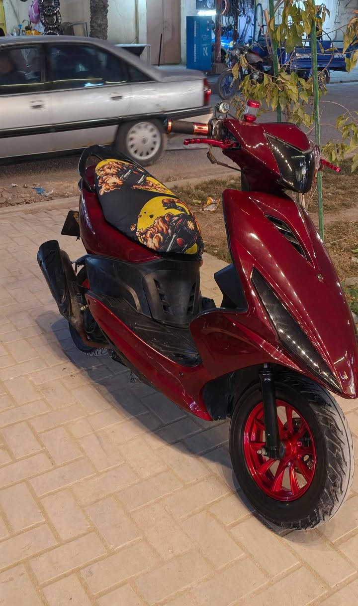 سلام عليكم.    دراجه ماكس مضلع.  ياباني ياباني.   شرط ما مفتوح برغي بيه مكينه ناعمه وتخبل ول شلعه شك لكاع دراجه علئ لفحص وين متريد افحص.  سعر 500وبيه مجال متواجد عل فيس وهاذا رقمي ***********
