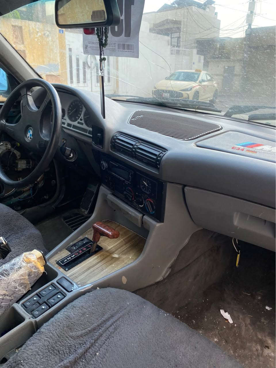 Bmw 525i 1993
فول مواسةفات
گير ئوتوماتيك
مةكينة 525 كةپس
جام كارةباي 
هيچ دعم و ليدراني نية 
واجيهة و وكالةي لةگةلة 
سةيارةكة مكينةي لةسةر نية عاتلة 
ئاوا دةي فروشم
سعر 27 وةرةقة و مةجال
شوين هةولير أربيل, العراق


**إذا كنت صاحب هذا الإعلان وتريد حذفه لأي سبب، رجاءا أرسل رسالة إلى الدعم الفني**
